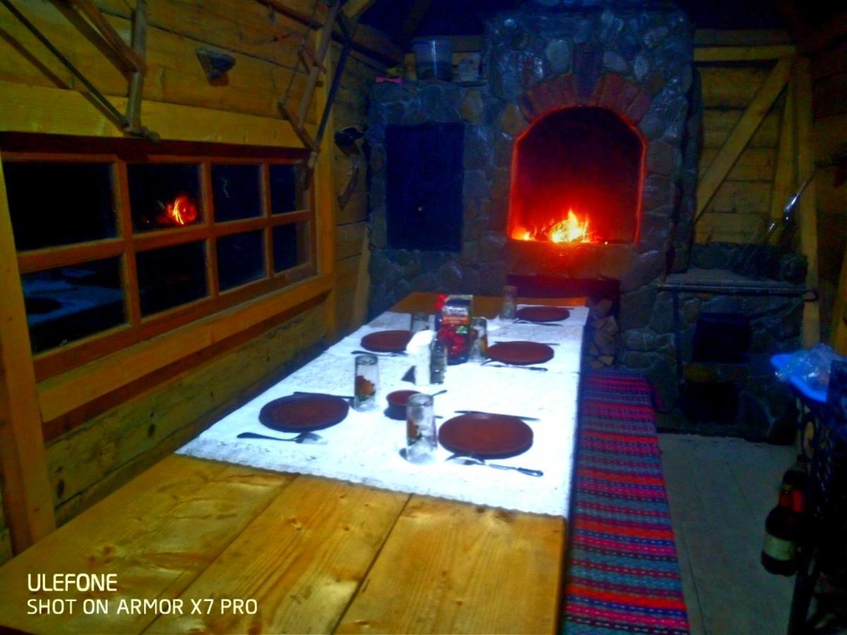 Приватна Садиба "Світлиця Гуцульщини" Vorokhta Exterior photo